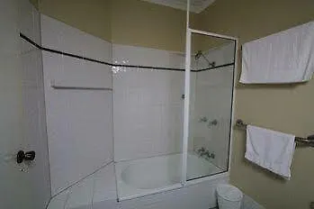מוטל קאירנס Tropical Queenslander